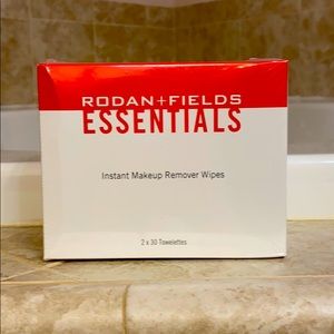 Rodan&Fields instant make-up remover wipes